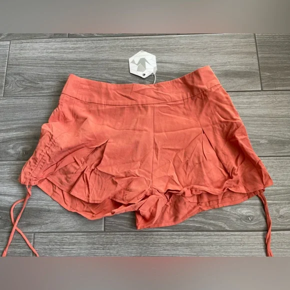 Boho Women’s Coral High Waisted Shorts with Tassel Detail, Size Small, NWT!••• - Picture 4 of 8